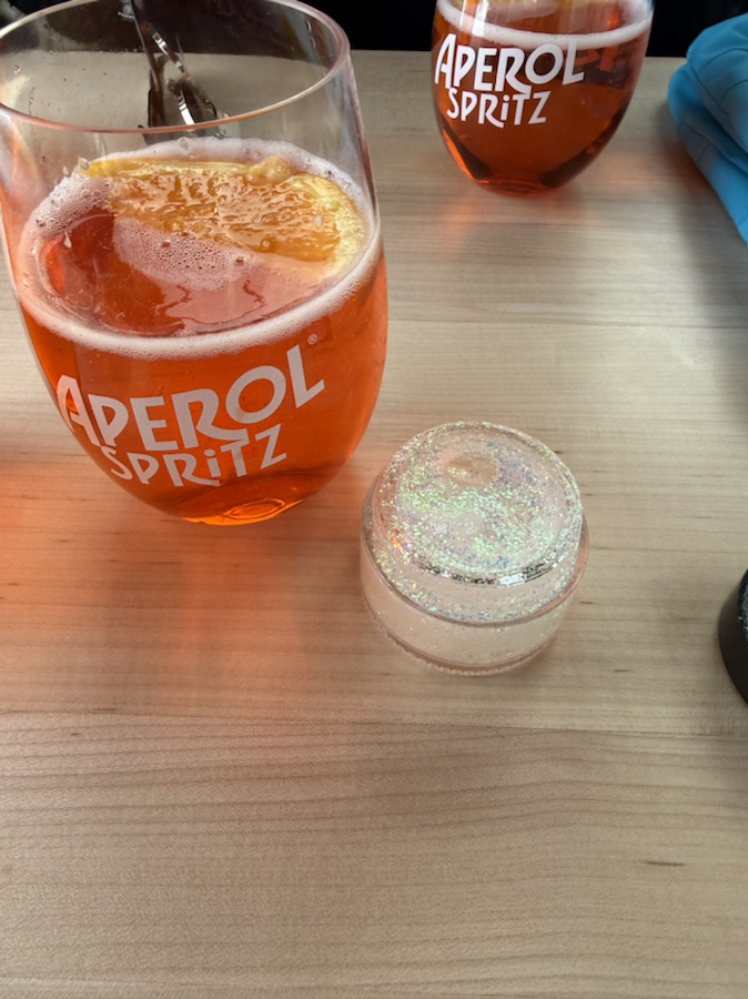 Après Sparkles glitter in action